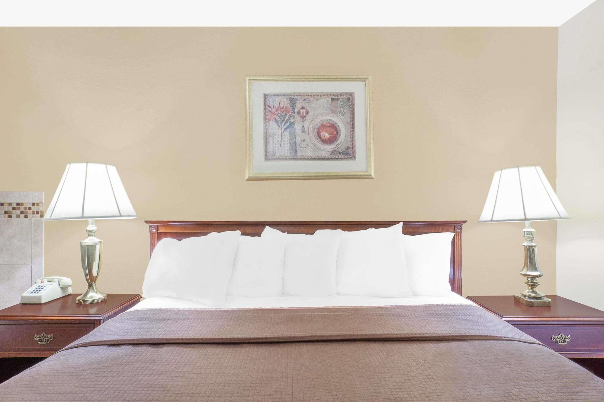 Howard Johnson By Wyndham Atlantic City Egg Harbor Township Hotel Exterior photo
